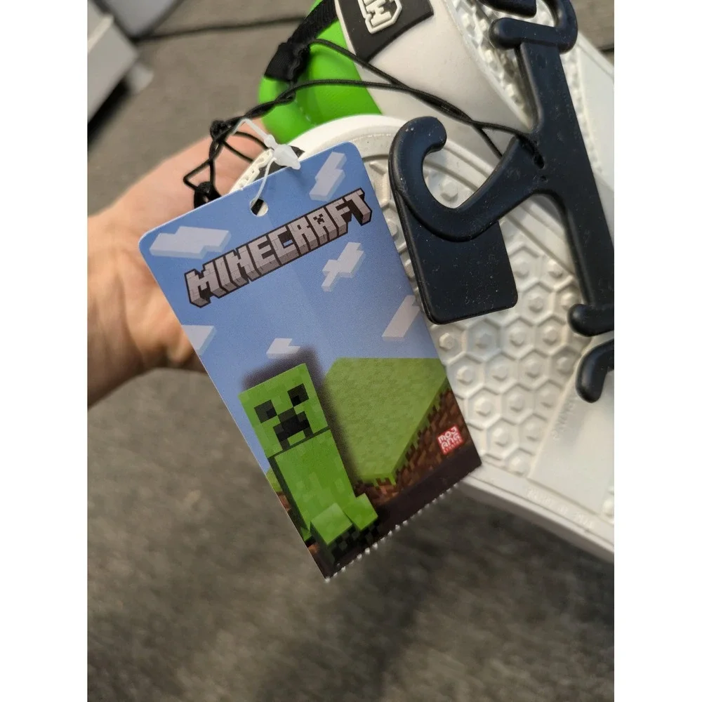 NEW Minecraft Slip On Sneakers Kid's Size 2 Black Green Creeper Pixelated Gaming